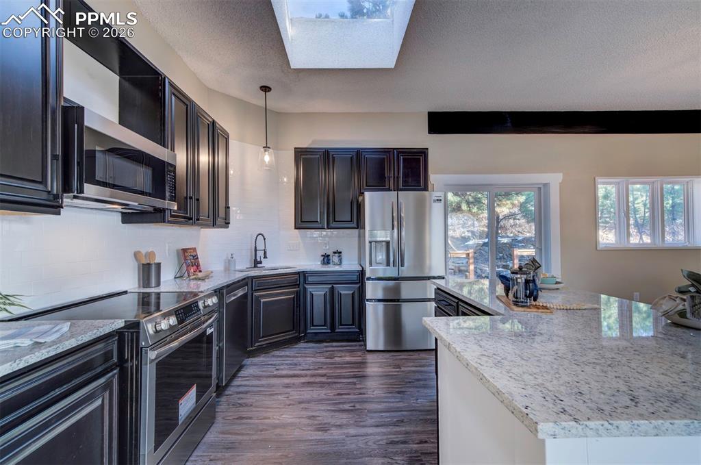 Image 20 of 49: Kitchen