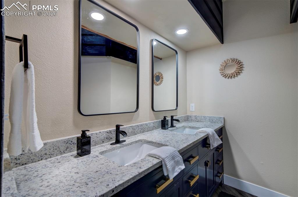 Image 35 of 49: Bathroom