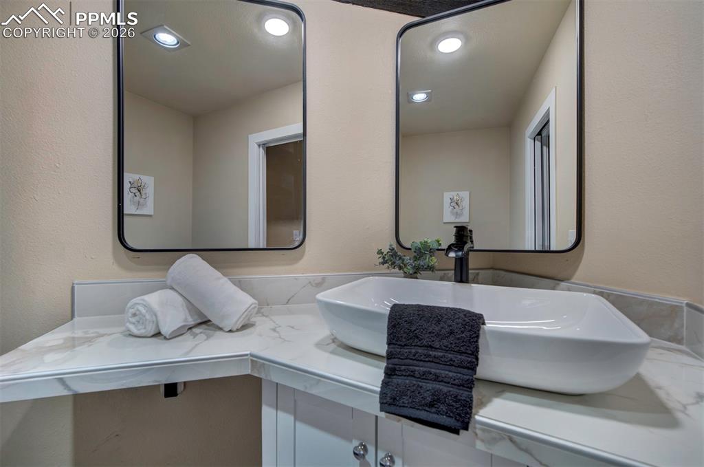 Image 42 of 49: Bathroom