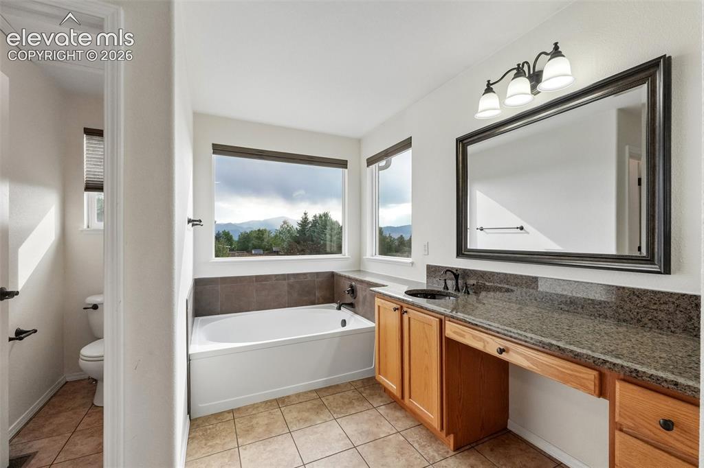 Image 13 of 25: Bathroom