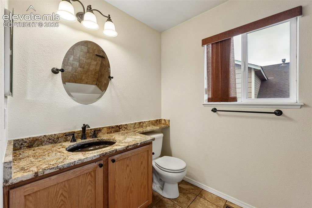 Image 18 of 25: Bathroom