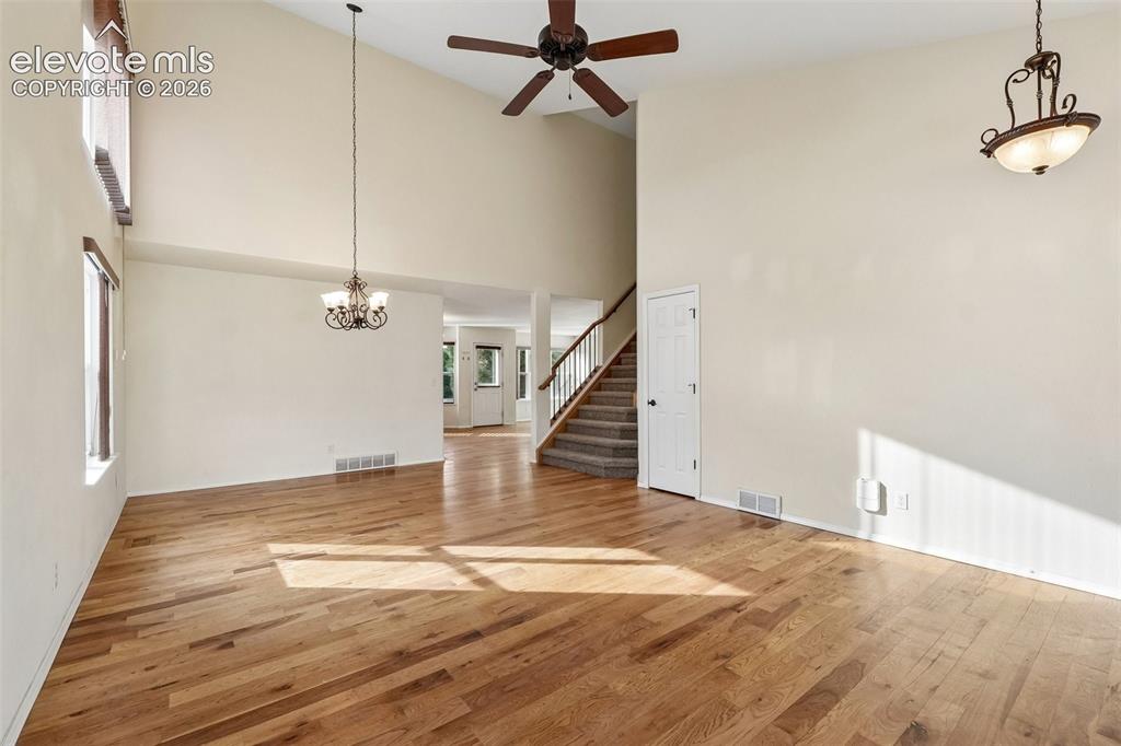 Image 4 of 25: Living Room
