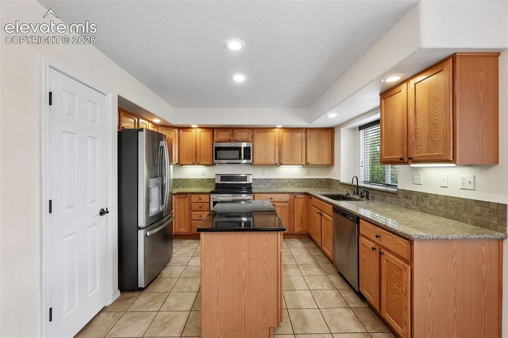 Image 6 of 25: Kitchen
