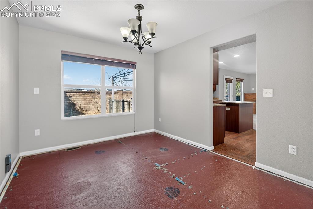 Image 11 of 24: Dining Area