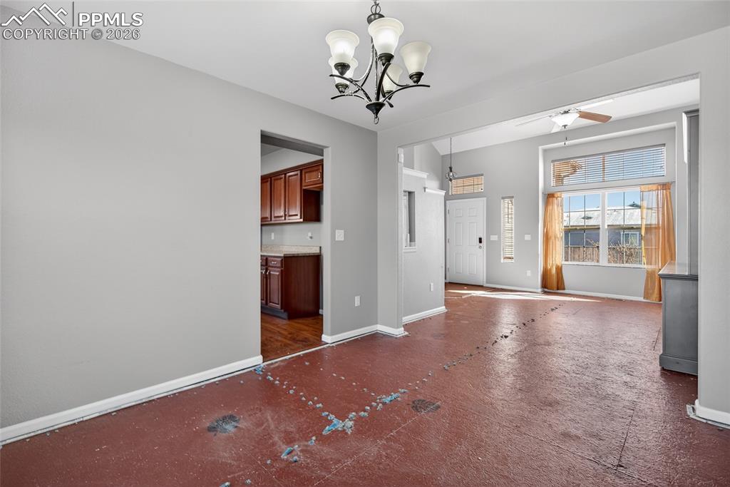 Image 12 of 24: Dining Area