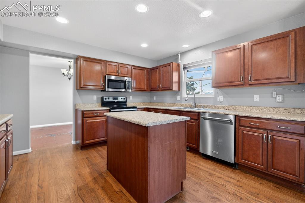 Image 4 of 24: Kitchen