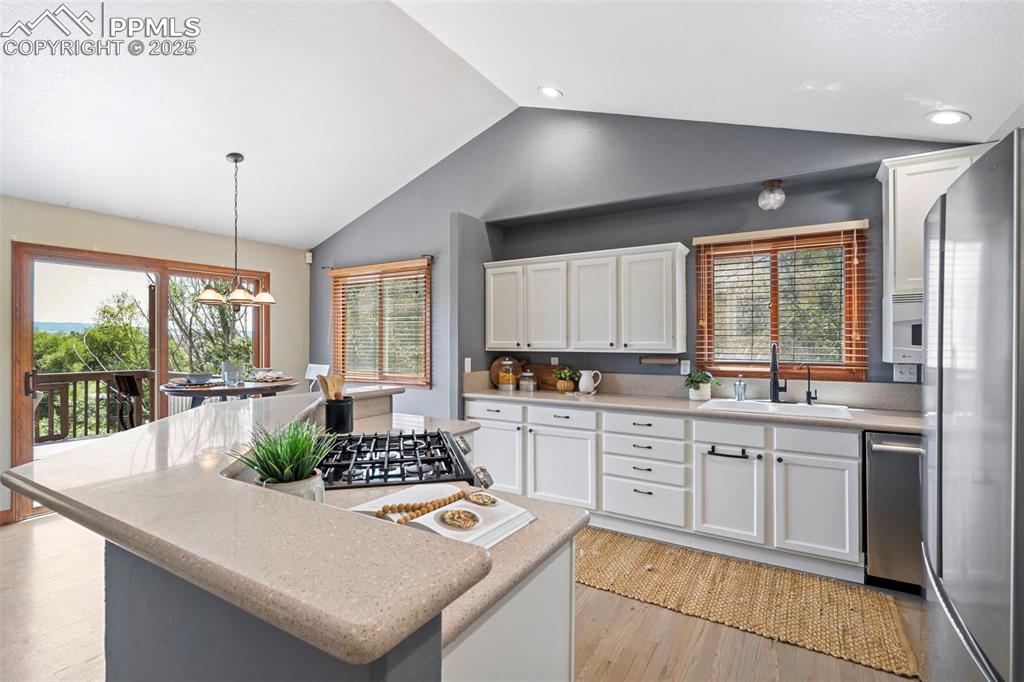 Image 11 of 35: Kitchen