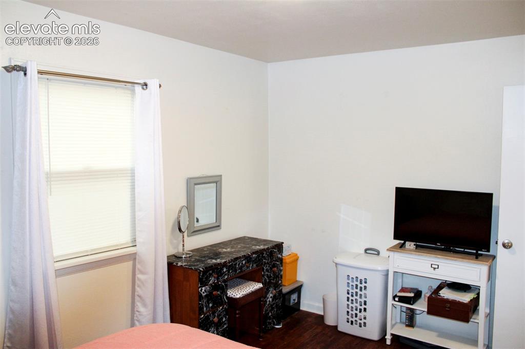 Image 13 of 29: Bedroom