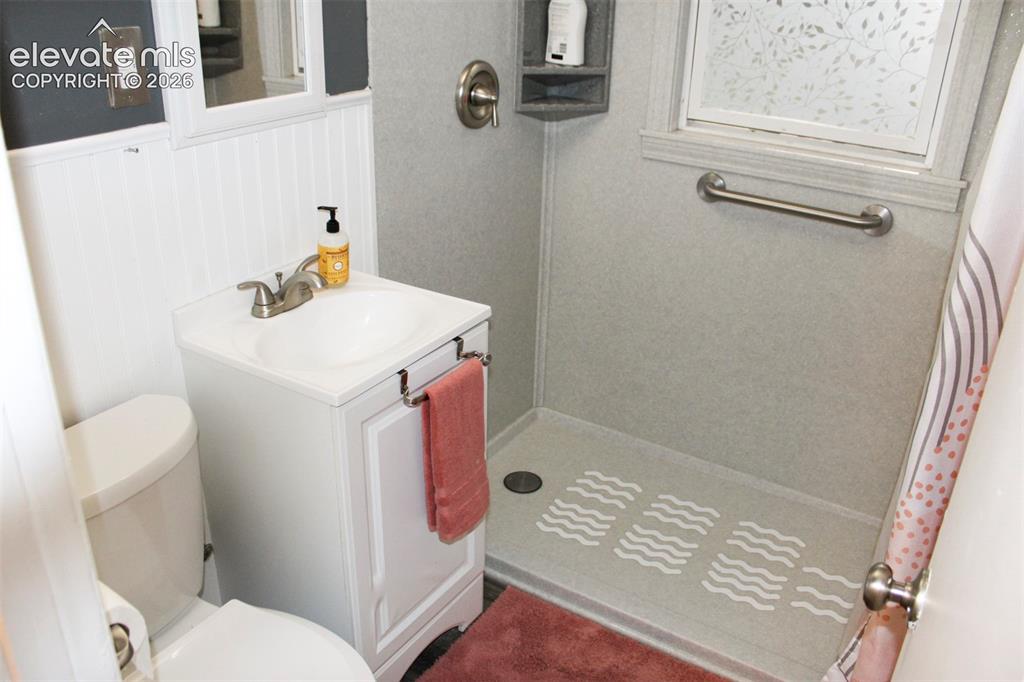 Image 15 of 29: Bathroom
