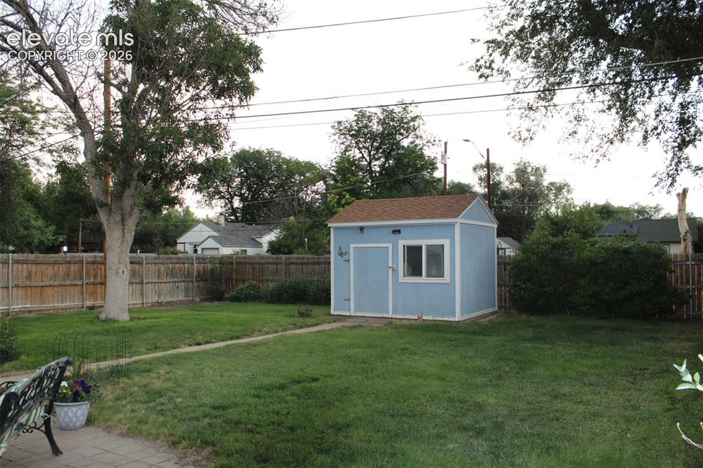 Image 24 of 29: Yard