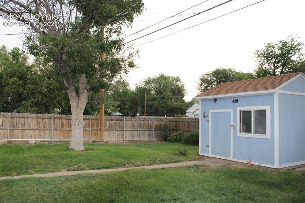 Image 26 of 29: Yard