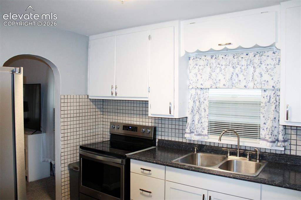 Image 3 of 29: Kitchen