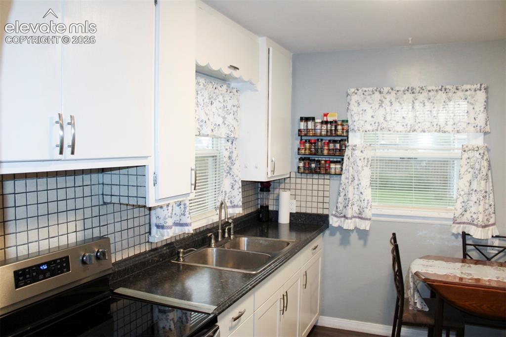 Image 4 of 29: Kitchen