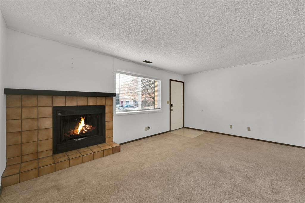 Image 11 of 23: Living Room