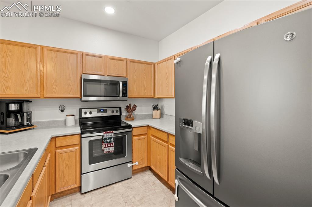 Image 13 of 45: Kitchen