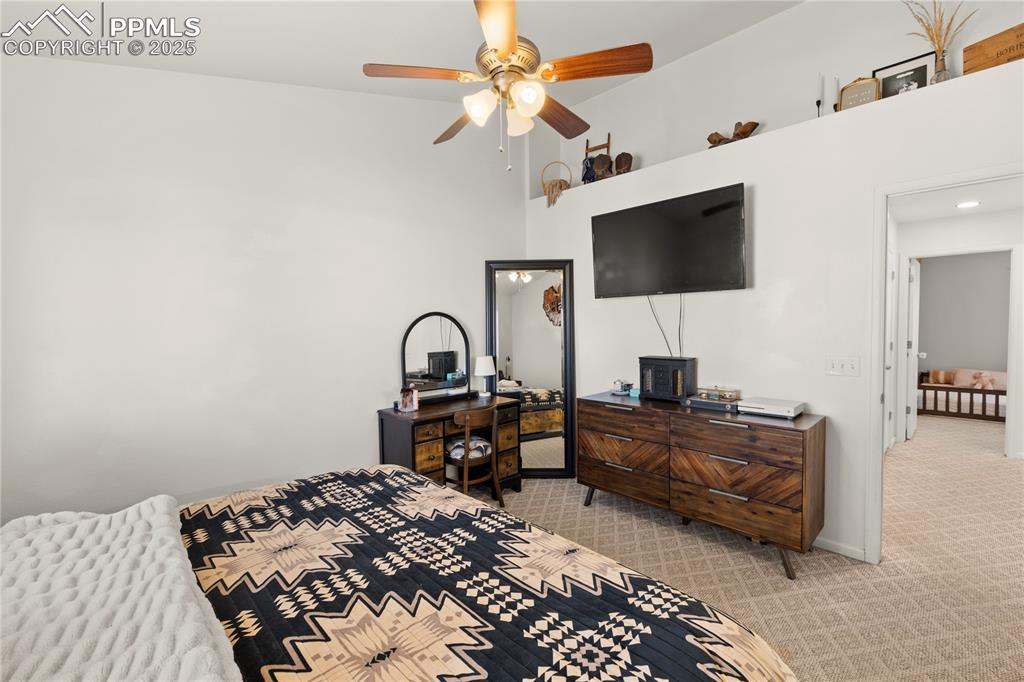 Image 18 of 45: Bedroom