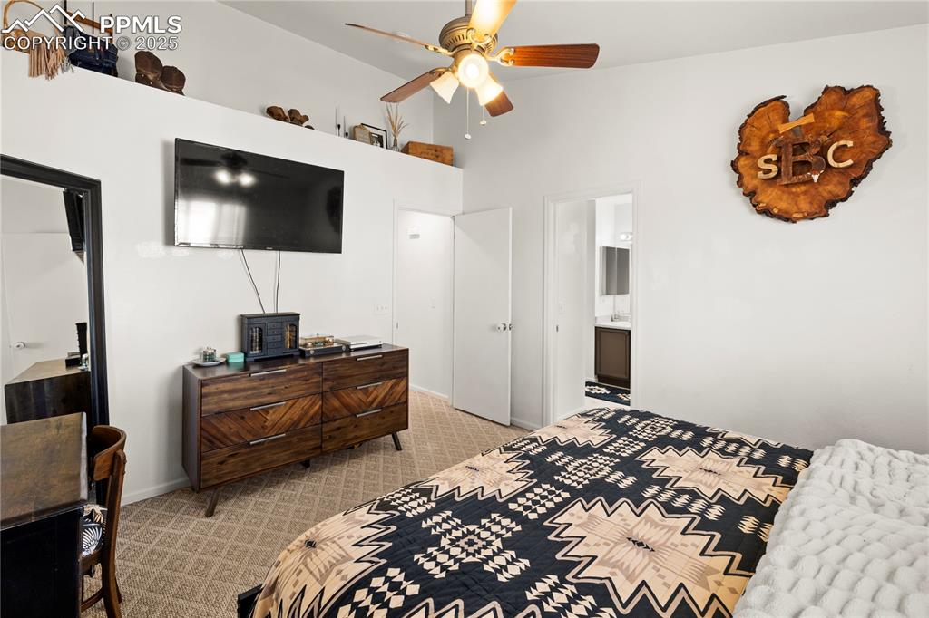 Image 19 of 45: Bedroom