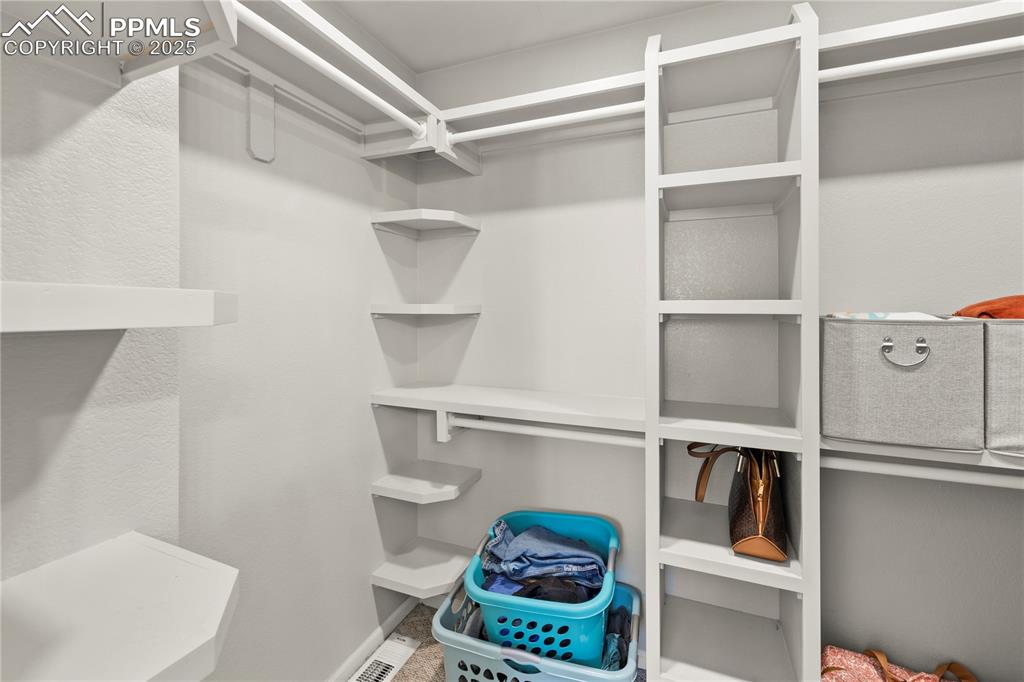 Image 25 of 45: Closet