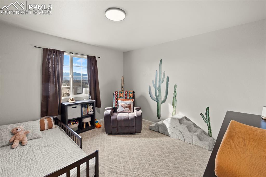 Image 26 of 45: Bedroom