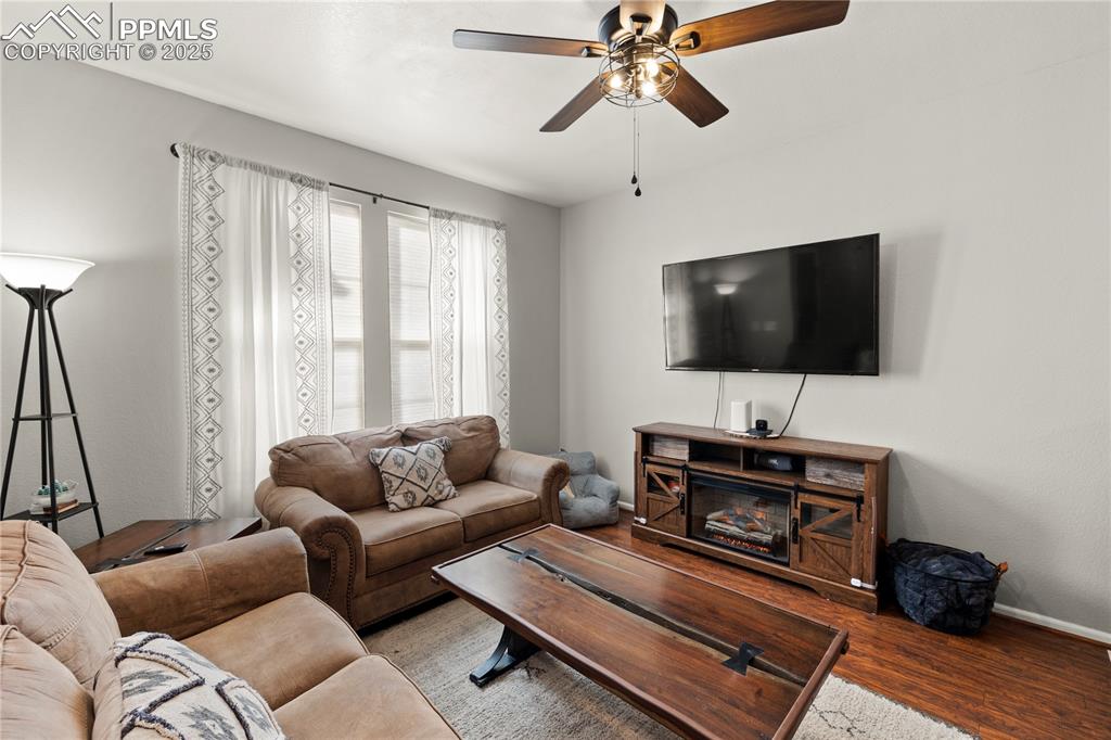 Image 6 of 45: Living Room