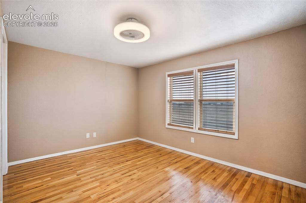 Image 10 of 28: Bedroom