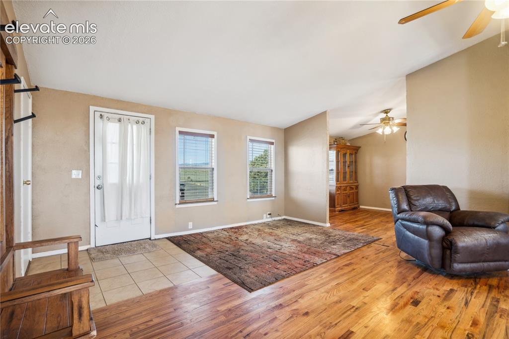 Image 19 of 28: Entry