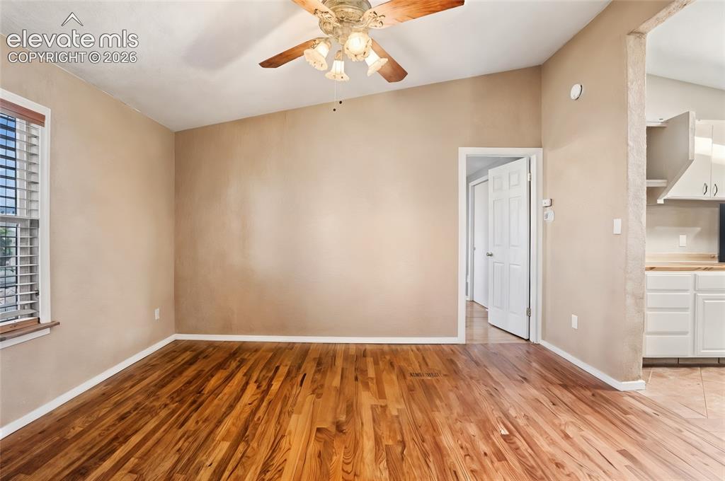 Image 7 of 28: Dining Area
