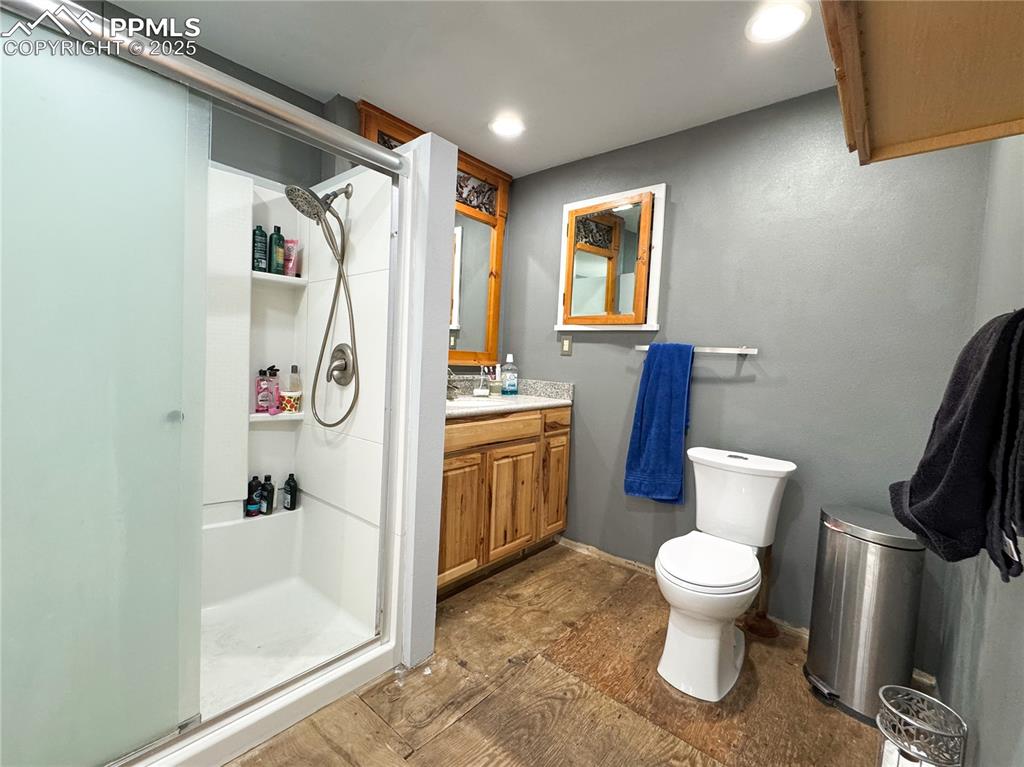 Image 14 of 23: Bathroom