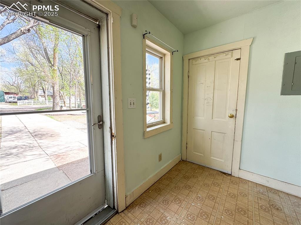 Image 16 of 23: Entry