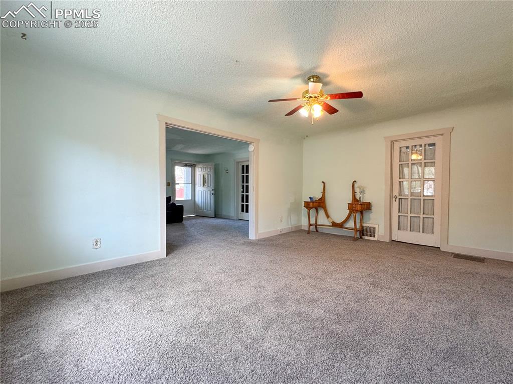 Image 6 of 23: Dining Area