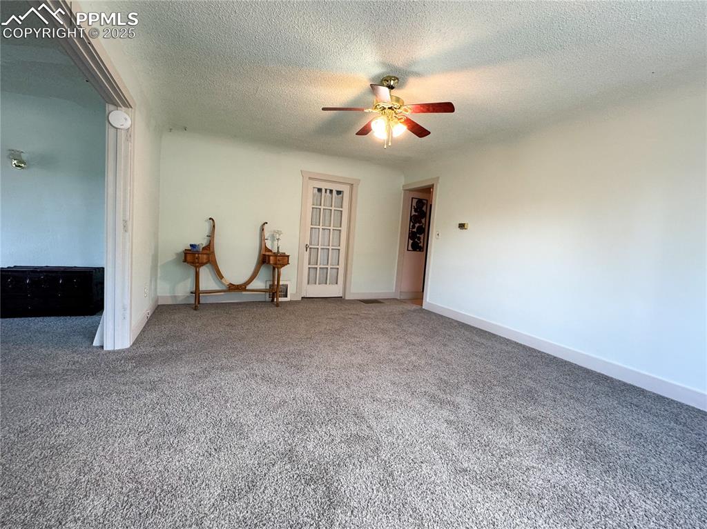 Image 7 of 23: Dining Area