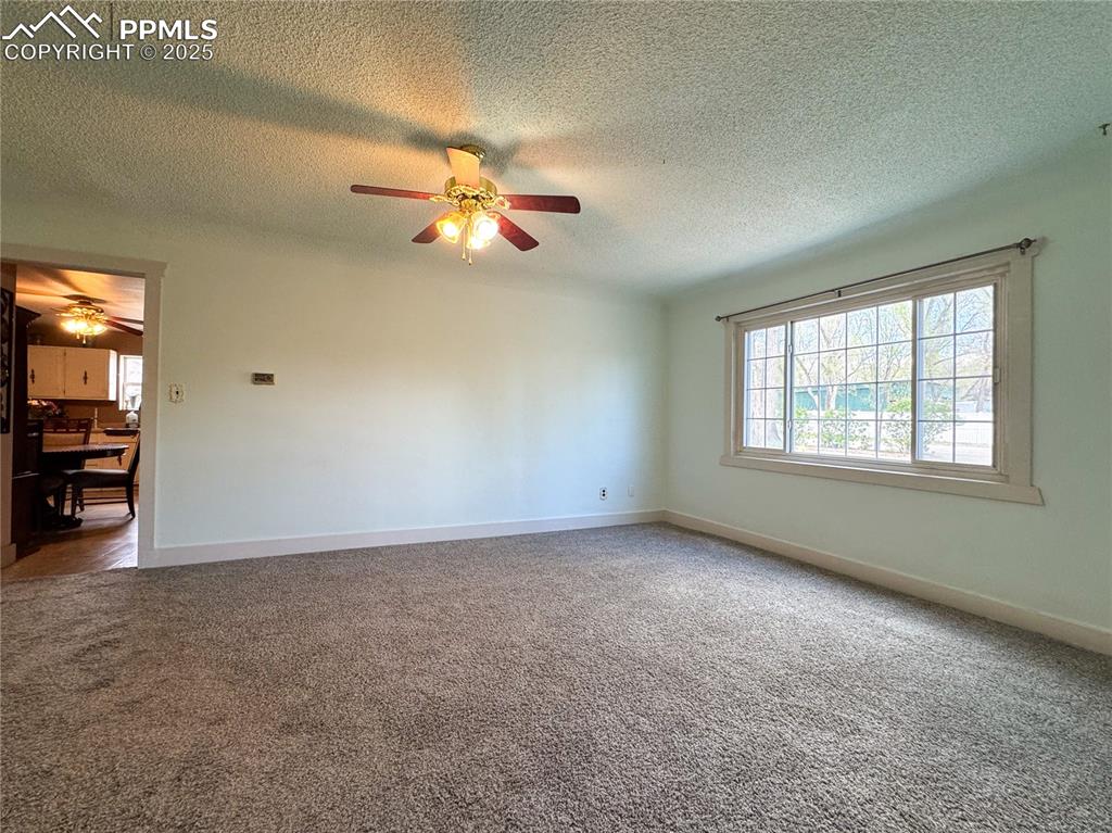 Image 9 of 23: Dining Area