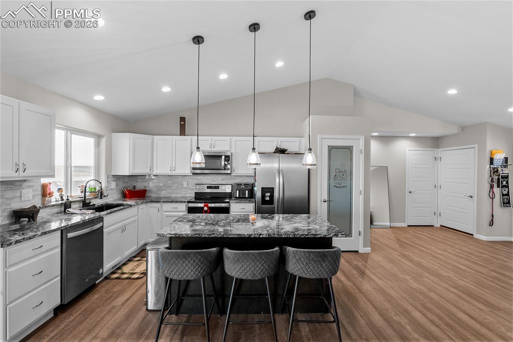 Image 15 of 33: Kitchen