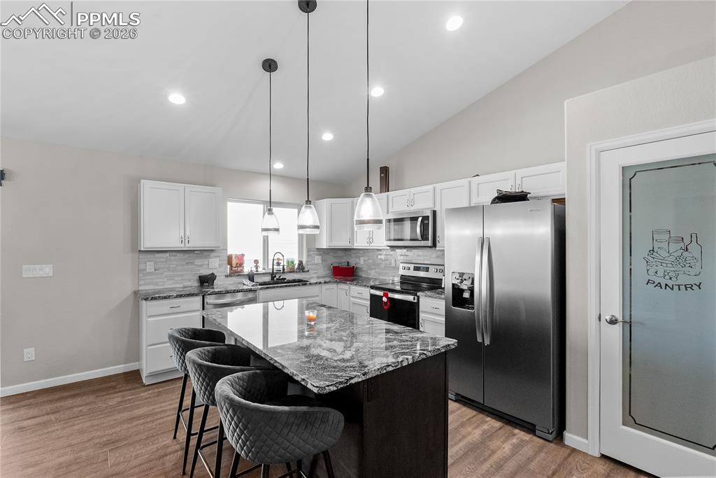 Image 16 of 33: Kitchen