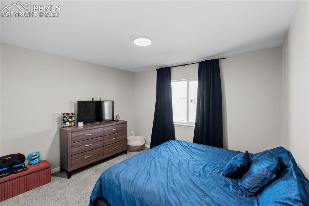 Image 17 of 33: Bedroom