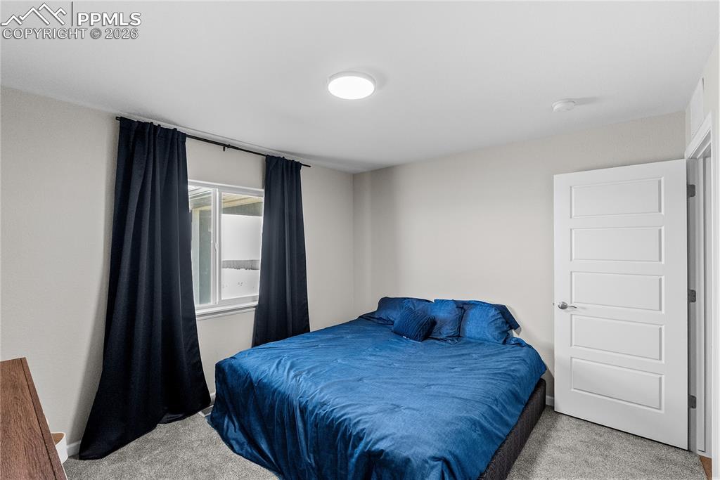 Image 19 of 33: Bedroom