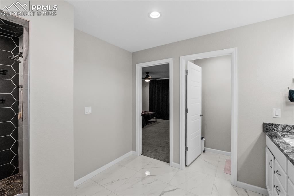 Image 30 of 33: Bathroom