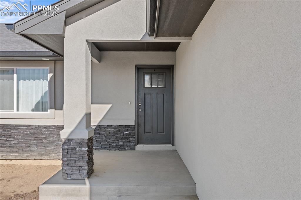 Image 4 of 33: Entry