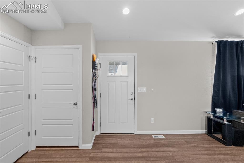 Image 7 of 33: Entry