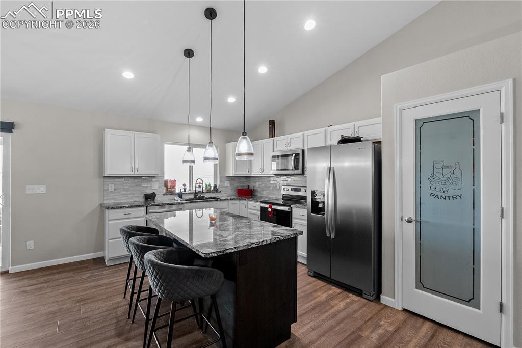 Image 9 of 33: Kitchen