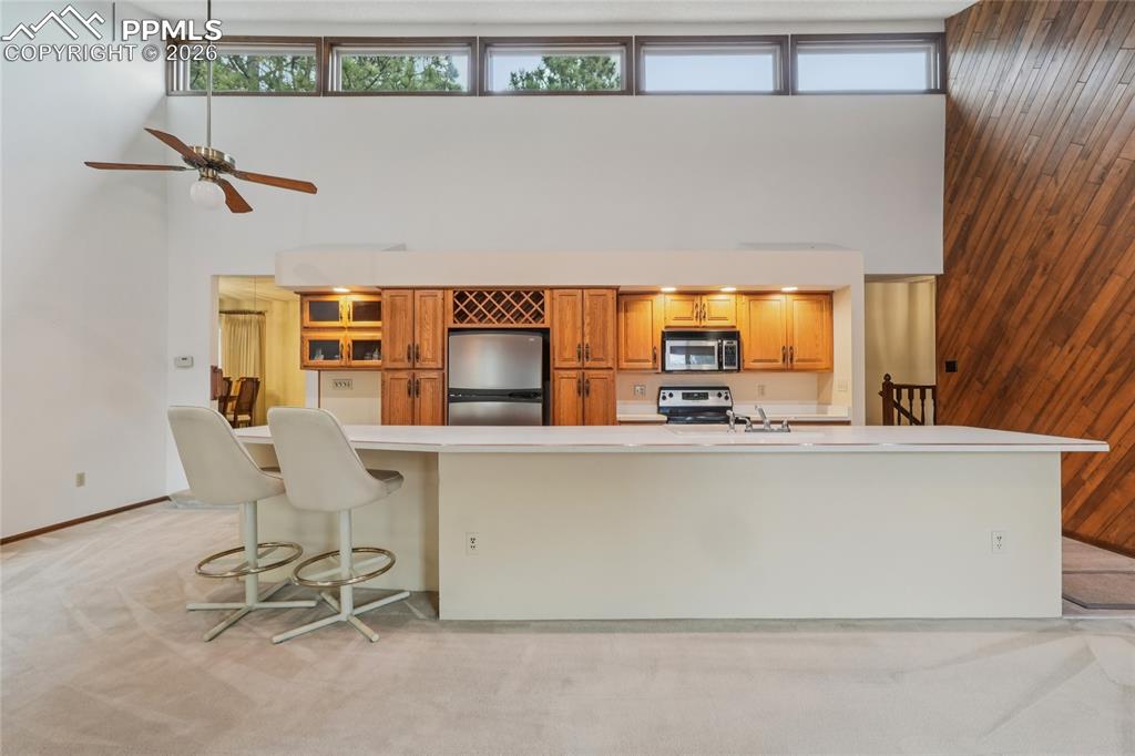 Image 15 of 48: Kitchen