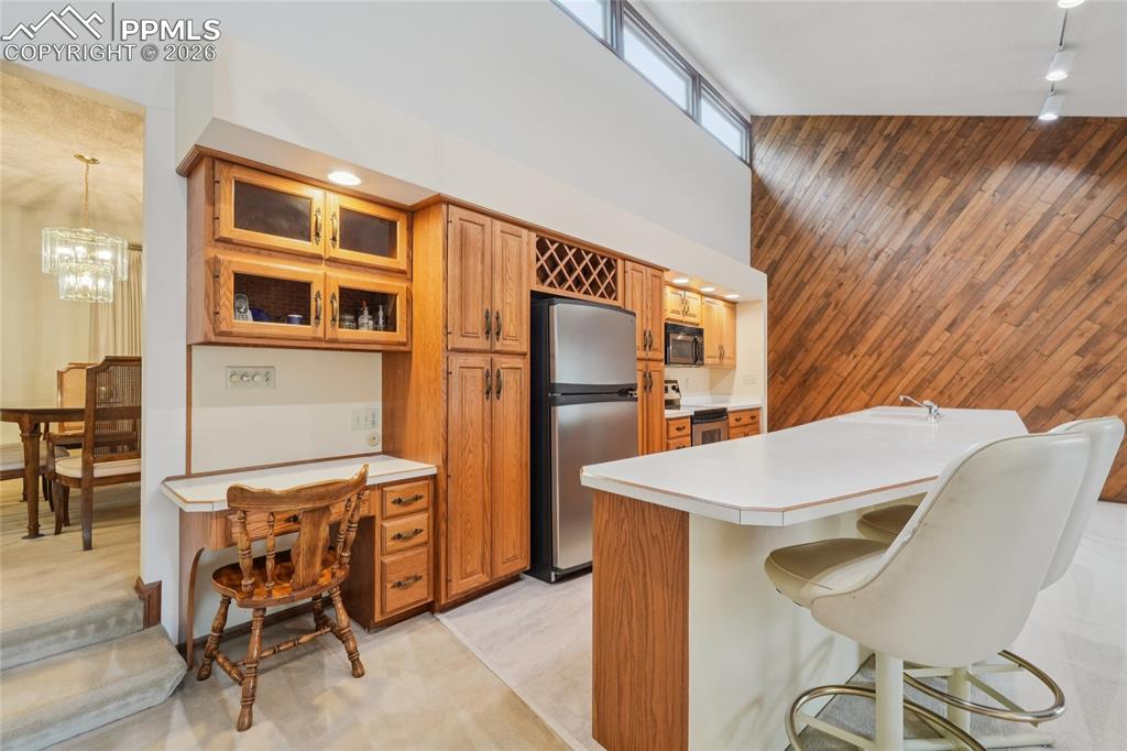 Image 16 of 48: Kitchen