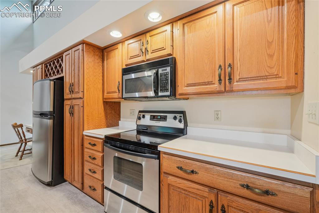 Image 17 of 48: Kitchen