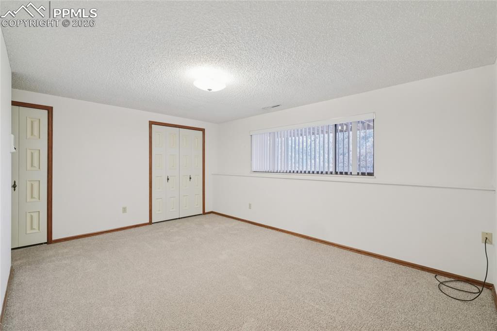 Image 31 of 48: Bedroom