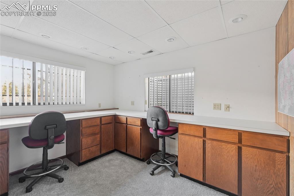 Image 32 of 48: Office