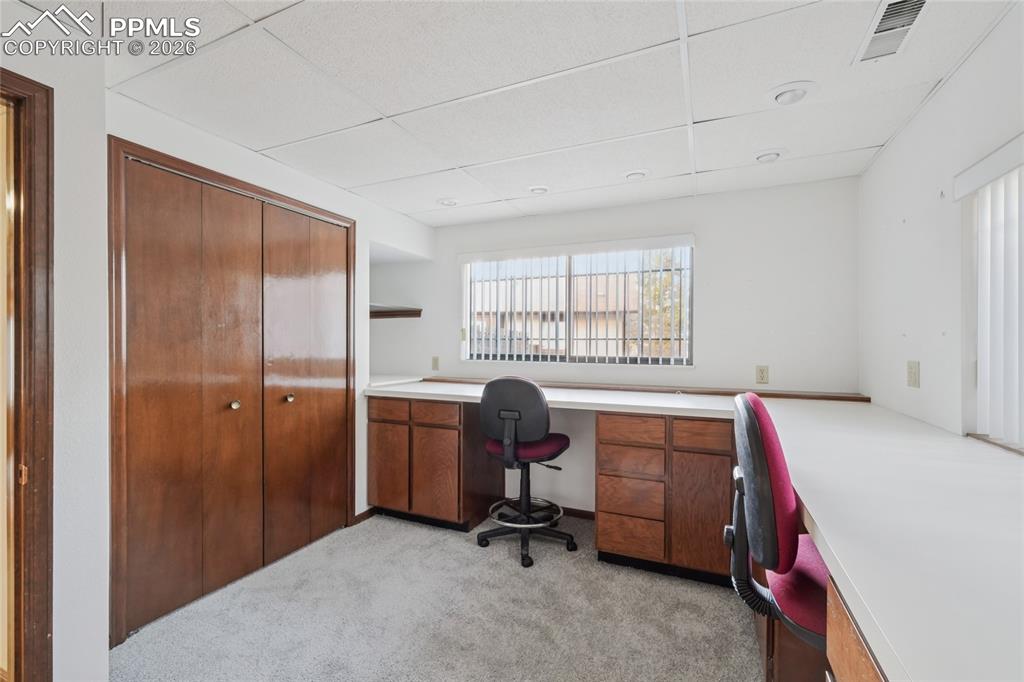 Image 33 of 48: Office