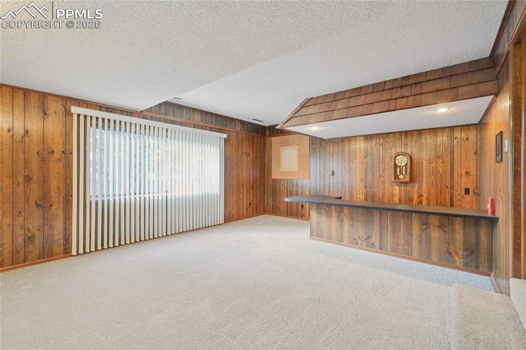 Image 38 of 48: Family Room