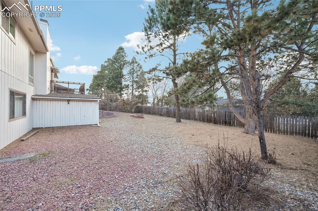 Image 44 of 48: Yard