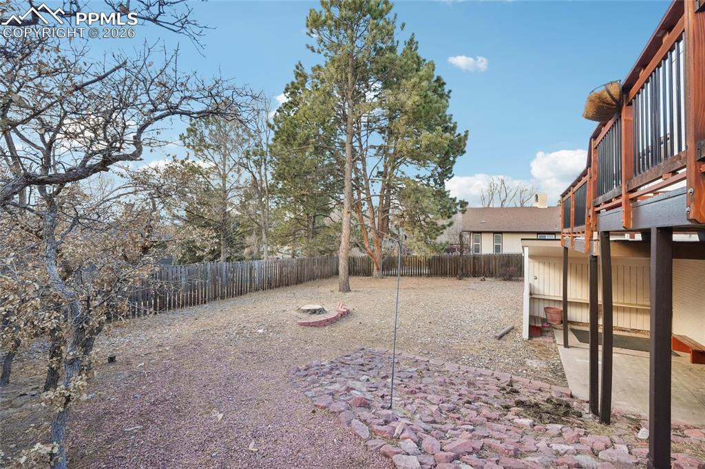 Image 46 of 48: Yard