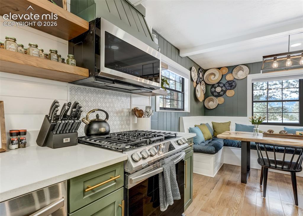 Image 14 of 49: Kitchen